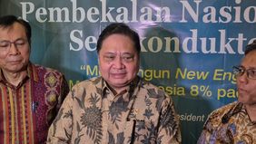 Menteri Koordinator Bidang Perekonomian Airlangga Hartarto merespons sorotan Lembaga pemeringkat Fitch Ratings terhadap sovereign wealth fund Danantara dalam laporan terbaru yang menurunkan outlook peringkat utang Indonesia menjadi negatif.