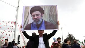 Nama Mojtaba Khamenei kembali menjadi sorotan setelah disebut sebagai kandidat terdepan untuk menggantikan ayahnya, Ali Khamenei, yang dilaporkan tewas pada hari pertama perang antara Iran melawan Amerika Serikat dan Israel