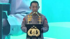 Sebuah unggahan di Facebook menampilkan gambar Kepala Kepolisian Negara Republik Indonesia (Kapolri) Listyo Sigit Prabowo dengan narasi bahwa Polri mengklarifikasi hilangnya barang bukti sabu seberat 30 kilogram karena terurai atau meleleh akibat cua