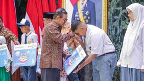 Pemerintah Provinsi (Pemprov) DKI Jakarta kembali menyalurkan bantuan pendidikan melalui program Kartu Jakarta Pintar (KJP) Plus Tahap I Tahun 2026. Total anggaran yang digelontorkan mencapai Rp1,62 triliun dan diberikan kepada 707.477 peserta didik 