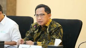 Pemerintah menargetkan tidak ada lagi pengungsi yang tinggal di tenda sebelum Lebaran. Menteri Dalam Negeri Muhammad Tito Karnavian selaku Ketua Satuan Tugas Percepatan Rehabilitasi dan Rekonstruksi Pascabencana Sumatera menegaskan bahwa persoalan pe