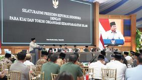 Suasana haru menyelimuti acara Silaturahmi Presiden Republik Indonesia dengan para kiai dan tokoh organisasi kemasyarakatan Islam di Istana Merdeka