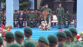 Panglima TNI Agus Subiyanto memimpin upacara peringatan Hari Ulang Tahun (HUT) ke-65 Komando Cadangan Strategis Angkatan Darat (Kostrad) di Markas Divisi Infanteri (Madivif) 1 Kostrad, Cilodong, Jawa Barat, Jumat 6 Maret 2026.