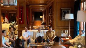 Momen pertemuan itu dibagikan oleh Sekretaris Kabinet Teddy Indra Wijaya.