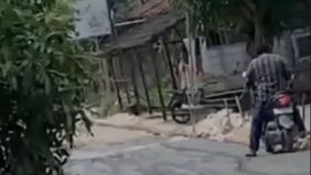 Agus Sutrisno alias Agus Palon, pemotor yang viral karena nekat menerobos jalan yang baru dicor di Desa Palon, Kecamatan Jepon, Kabupaten Blora, resmi ditetapkan sebagai tersangka oleh Polres Blora.