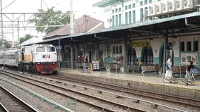 Kabar gembira bagi yang belum mendapatkan tiket kereta api untuk mudik lebaran 2026. Hari ini, Senin 9 Maret 2026, PT Kereta Api Indonesia (Persero) atau KAI menjual tiket kereta api dengan harga murah melalui mekanisme flash sale.