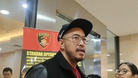 Komika Pandji Pragiwaksono menjelaskan mengenai proses sidang adat Toraja yang dijalaninya saat diperiksa sebagai saksi oleh penyidik Direktorat Tindak Pidana Siber Bareskrim Polri terkait kasus dugaan penghinaan terhadap Suku Toraja. 