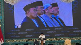 Presiden Prabowo Subianto mengajak bangsa Indonesia bersama negara-negara lain untuk memperkuat persatuan dan kerukunan dalam menghadapi situasi dunia yang dinilai semakin penuh tantangan dan bahaya.