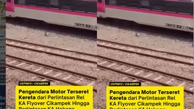 Berdasarkan informasi dari warga di sekitar lokasi, kejadian bermula di perlintasan rel dekat Flyover Cikampek. Korban kemudian disebut terseret hingga ke perlintasan liar yang berada di depan kawasan Hokage.