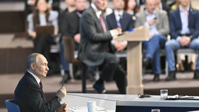 Presiden Amerika Serikat, Donald Trump, menyatakan bahwa ia melakukan percakapan via telepon yang &ldquo;sangat baik&rdquo; dengan Presiden Rusia, Vladimir Putin, terkait krisis Ukraina dan konflik yang melibatkan Amerika Serikat serta Israel dengan Iran.