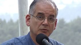 Konflik di Timur Tengah kembali meningkat tajam setelah rudal balistik Iran dilaporkan menghantam kediaman pribadi Perdana Menteri Israel, Benjamin Netanyahu. Serangan tersebut disebut menewaskan saudara Netanyahu, Iddo Netanyahu, serta memicu kebaka