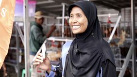Sebanyak 100 orang dari penerima Program Keluarga Harapan (PKH) mendapat masing-masing 24 ekor ayam petelur. Hibah dari Koperasi Desa Merah Putih (KDMP) Gejugjati, Kecamatan Lekok, Kabupaten Pasuruan itu, tidak sekadar pemberian.