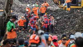 Kementerian Lingkungan Hidup (KLH) memastikan masih terus mendalami penyebab longsor sampah di Tempat Pengolahan Sampah Terpadu (TPST) Bantargebang yang menewaskan tujuh orang.