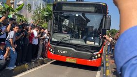 Pemerintah Provinsi DKI Jakarta resmi mengoperasikan 14 armada Transjabodetabek rute Blok M&ndash;Bandara Soekarno-Hatta (SH2) untuk mempermudah mobilitas masyarakat menuju bandara.