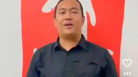 Korban kala itu tengah mengendarai sepeda motor. Andrie disiram air keras dari arah depan. Pelaku juga disebut mengendarai motor.

