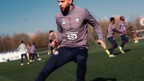 Aston Villa tampil lebih dominan sejak awal laga dengan menguasai penguasaan bola dan lebih sering menekan pertahanan tuan rumah.
