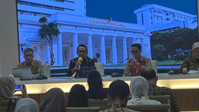 Rencana penyelenggaraan KTT D-8 yang semula dijadwalkan berlangsung di Jakarta harus mengalami penundaan. Kementerian Luar Negeri (Kemenlu) Republik Indonesia menyebut keputusan ini diambil sebagai respons terhadap situasi geopolitik yang memanas.