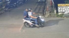 Mereka lalu kabur ke wilayah Kalibata, Ragunan hingga Bogor.