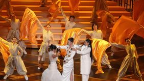 Lagu &ldquo;Golden&rdquo; dari film animasi musikal Korea Selatan KPop Demon Hunters memenangkan penghargaan Lagu Orisinal Terbaik dalam ajang Academy Awards 2026. Kemenangan ini sekaligus mencatat sejarah sebagai lagu K-pop pertama yang meraih penghargaan terse