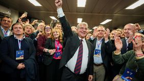 Joan Laporta kembali terpilih sebagai presiden FC Barcelona setelah memenangkan pemilihan yang digelar pada Minggu, 15 Maret 2026. Dalam pemungutan suara tersebut, Laporta meraih 32.934 suara atau sekitar 68,18 persen dari total pemilih.