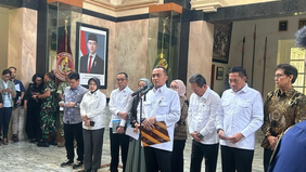 Menteri Sekretaris Negara Prasetyo Hadi menyatakan bahwa pemerintah tengah mengkaji dampak kebijakan efisiensi anggaran terhadap aparatur sipil negara (ASN), termasuk kemungkinan penyesuaian dalam rekrutmen pegawai baru.