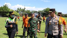Dalam rangka pelaksanaan Operasi Ketupat Agung 2026, jajaran TNI-Polri bersama instansi terkait terus memantau situasi arus mudik di jalur penyeberangan Bali&ndash;Jawa.