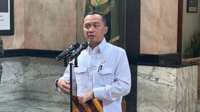 Menteri Sekretaris Negara Prasetyo Hadi mengungkapkan bahwa rencana pengiriman pasukan perdamaian Indonesia ke Gaza untuk sementara ditunda