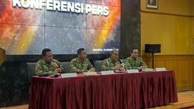 Pusat Polisi Militer TNI resmi menangkap empat oknum anggota Detasemen Markas (Denma) Badan Intelijen Strategis TNI terkait kasus penyiraman air keras terhadap aktivis KontraS, Andrie Yunus.