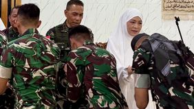 Mereka tetap bersiaga di posnya masing-masing