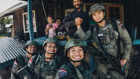 Mereka hadir untuk memastikan aktivitas sehari-hari warga mulai dari anak-anak bersekolah hingga kegiatan perekonomian, berlangsung aman