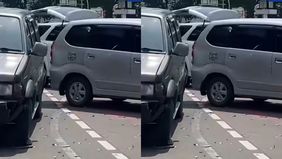 Penertiban parkir liar di kawasan Monumen Nasional kembali menjadi sorotan. Dinas Perhubungan (Dishub) DKI Jakarta mengambil tindakan tegas dengan mengempesi ban puluhan kendaraan yang kedapatan parkir sembarangan di sekitar area tersebut.