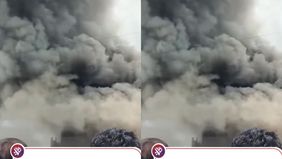 Warga setempat sempat berupaya memadamkan api dengan peralatan seadanya. Namun, besarnya kobaran api membuat upaya tersebut tidak berhasil, hingga akhirnya dua rumah dilaporkan hangus terbakar.