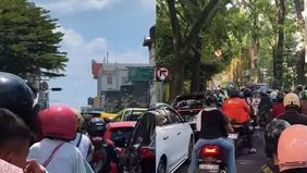 Kota Bandung dipadati wisatawan pada hari kedua libur Lebaran Idulfitri 1447 Hijriah. Lonjakan pengunjung membuat sejumlah ruas jalan mengalami kemacetan, Senin, 23 Maret 2026.