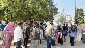 Masyarakat Aceh perlahan mulai bisa bangkit dari bencana yang melanda akhir tahun lalu. Empat bulan pascabencana, wisatawan domestik memadati Pelabuhan Ulee Lheue, Banda Aceh, untuk memeriahkan Idulfitri 1 Syawal 1447 Hijriah.