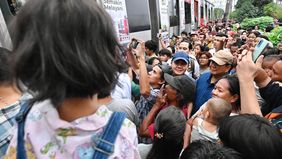Prabowo Subianto tiba-tiba hadir di tengah pemukiman padat warga di Kelurahan Kramat, Kecamatan Senen, Jakarta Pusat