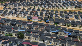 PT Bank Rakyat Indonesia (Persero) Tbk atau BRI mencatat realisasi penyaluran Kredit Pemilikan Rumah Subsidi (KPRS) mencapai Rp16,79 triliun hingga Februari 2026. Program ini telah menjangkau sebanyak 122.838 debitur di seluruh Indonesia.