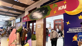 Tradisi mudik Lebaran kembali menjadi momen penuh makna bagi para perantau yang rindu berkumpul dengan keluarga. Meski dihadapkan pada lonjakan penumpang dan padatnya arus perjalanan, para pemudik mengaku tetap merasa nyaman karena tidak menemui kend