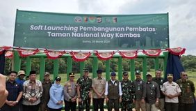 Menteri Kehutanan Raja Juli Antoni menyampaikan bahwa pembangunan barrier atau pagar pembatas sepanjang 138 kilometer di Taman Nasional Way Kambas (TNWK), Lampung, siap dilaksanakan.
