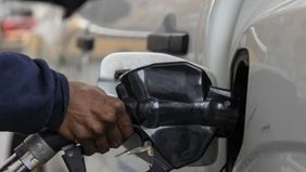 CEO Asda, Allan Leighton, mengatakan "sebagian kecil" SPBU milik perusahaannya mengalami kendala sementara.