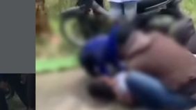 Peristiwa terjadi saat korban melintas di area persawahan menggunakan sepeda motor Supra. Dalam kejadian tersebut, korban tersambar petir dan langsung meninggal dunia di lokasi. Sepeda motor yang digunakan korban dilaporkan masih utuh dan tidak menga