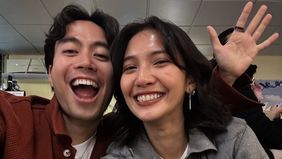 Sheila Dara akhirnya membagikan unggahan perdananya usai ditinggal Vidi Aldiano, tepat di hari ulang tahun Vidi.