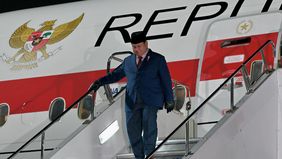 Prabowo Subianto tiba di Bandar Udara Haneda, Tokyo, Jepang untuk melakukan kunjungan resmi perdananya sebagai Presiden Republik Indonesia
