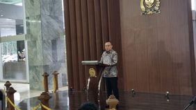 Masyarakat juga diminta tak perlu antre karena panic buyying.