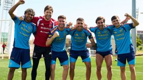 De la Fuente sukses membawa Spanyol meraih gelar Euro 2024 setelah mengalahkan Inggris di partai final. Performa La Furia Roja pun terus menanjak jelang Piala Dunia 2026.