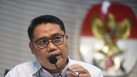 Komisi Pemberantasan Korupsi menduga adanya aliran dana dalam kasus korupsi kuota haji 2023&ndash;2024, di mana Direktur Operasional PT Makassar Toraja (Maktour) Ismail Adham (ISM) disebut memberikan uang kepada Ishfah Abidal Aziz alias Gus Alex (IAA).