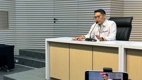 Komisi Pemberantasan Korupsi mengungkap dugaan aliran dana dalam kasus korupsi kuota haji 2023&ndash;2024 yang melibatkan pihak swasta dan pejabat di Kementerian Agama. Salah satu temuan terbaru adalah dugaan pemberian uang dalam jumlah besar dari Asrul Az