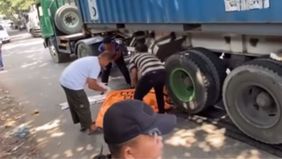 Kecelakaan lalu lintas terjadi di Jalan Narogong, tepatnya di depan Kiat Ananda, PKL 5, pada Rabu, 1 April 2026. Insiden ini dikabarkan satu orang perempuan meninggal dunia di lokasi kejadian.