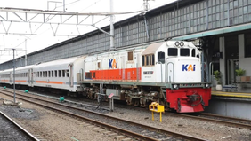 PT Kereta Api Indonesia (Persero) tengah menangani gangguan perjalanan kereta api akibat longsor yang terjadi di wilayah Bandung Barat, Jawa Barat. Insiden ini berdampak pada operasional sejumlah perjalanan kereta.