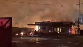 Kebakaran hebat melanda area Stasiun Pengisian Bulk Elpiji (SPBE) di Jalan Cinyosog, Kelurahan Cimuning, Kecamatan Mustika Jaya, Kota Bekasi, pada Rabu, 1 April 2026 malam. Peristiwa ini diduga kuat dipicu oleh kebocoran gas di lokasi tersebut.