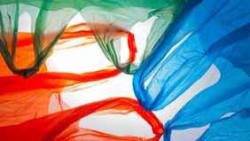 Sejumlah pedagang plastik mengeluhkan kenaikan harga yang cukup tajam dalam beberapa waktu terakhir. 